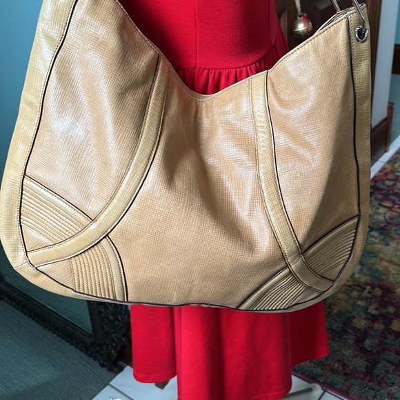 Calvin Klein   Shoulder Bag Tan  EUC 17w x 13h  Fine Stitching  hobo bag large - Picture 5 of 16